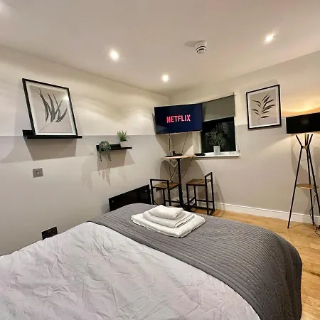 One Bedroom Flat By Brookland Serviced Short Lets With Free Wifi Apartmán