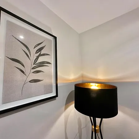 アパート One Bedroom Flat By Brookland Serviced Short Lets With Free Wifi リーズ