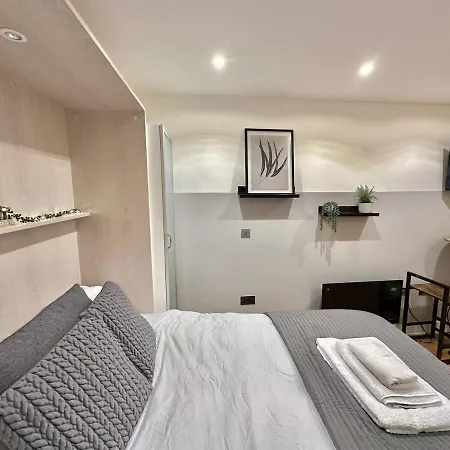 One Bedroom Flat By Brookland Serviced Short Lets With Free Wifi *