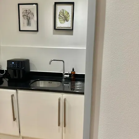 One Bedroom Flat By Brookland Serviced Short Lets With Free Wifi *