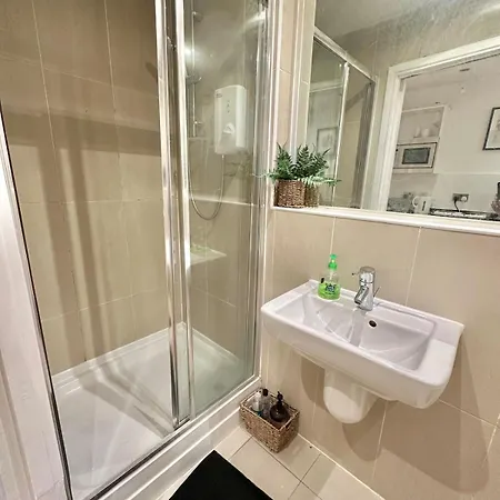 One Bedroom Flat By Brookland Serviced Short Lets With Free Wifi Leeds (West Yorkshire)