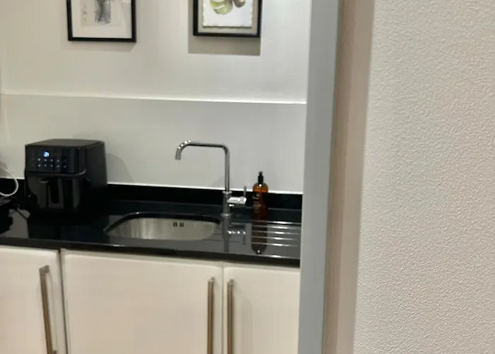 One Bedroom Flat By Brookland Serviced Short Lets With Free Wifi *