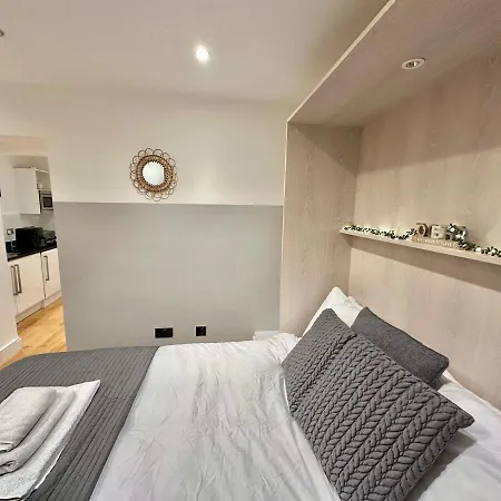 One Bedroom Flat By Brookland Serviced Short Lets With Free Wifi Лідс