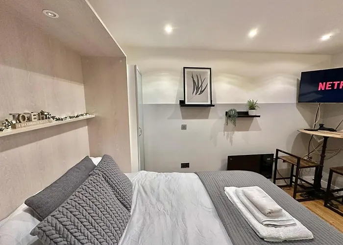 One Bedroom Flat By Brookland Serviced Short Lets With Free Wifi *